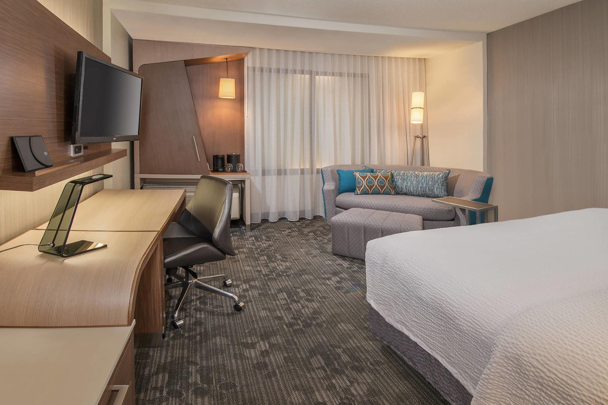 Courtyard By Marriott Atlanta Alpharetta/Avalon Area Hotel Kültér fotó