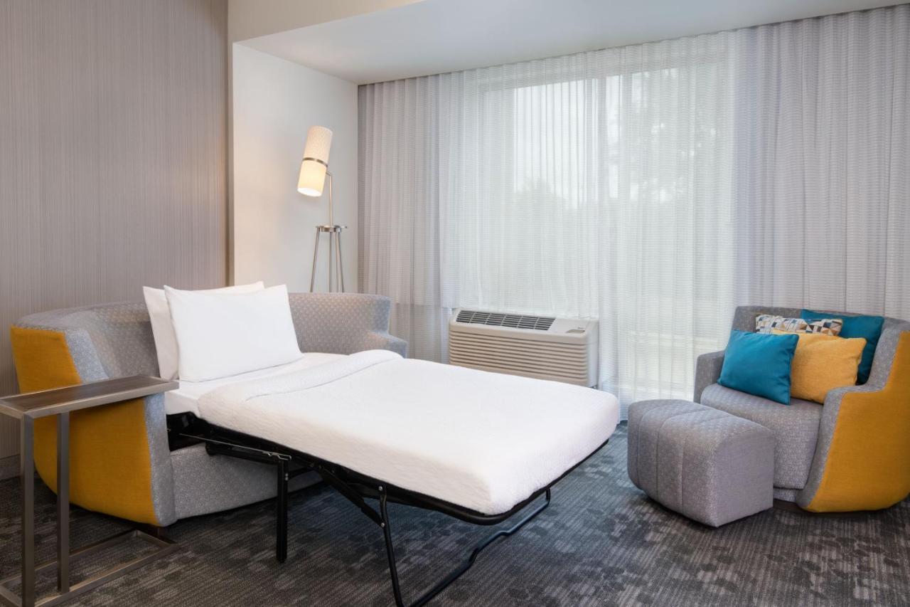 Courtyard By Marriott Atlanta Alpharetta/Avalon Area Hotel Kültér fotó