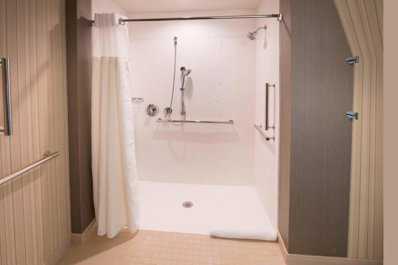 Courtyard By Marriott Atlanta Alpharetta/Avalon Area Hotel Kültér fotó