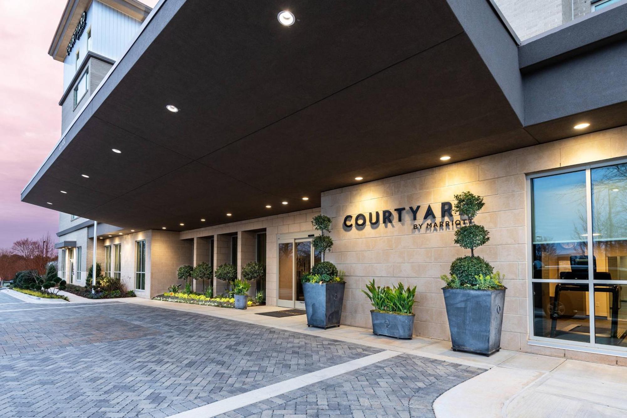 Courtyard By Marriott Atlanta Alpharetta/Avalon Area Hotel Kültér fotó